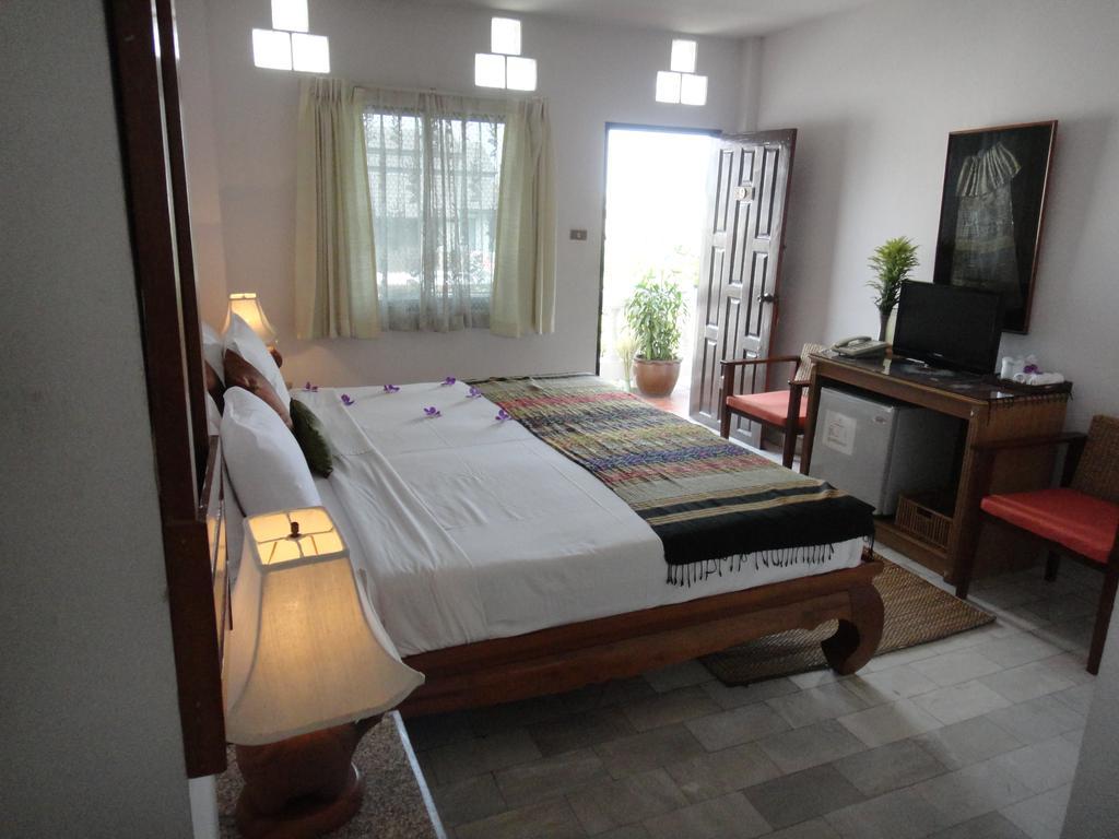 The Red Hibicus Guest House Chiang Mai Eksteriør billede