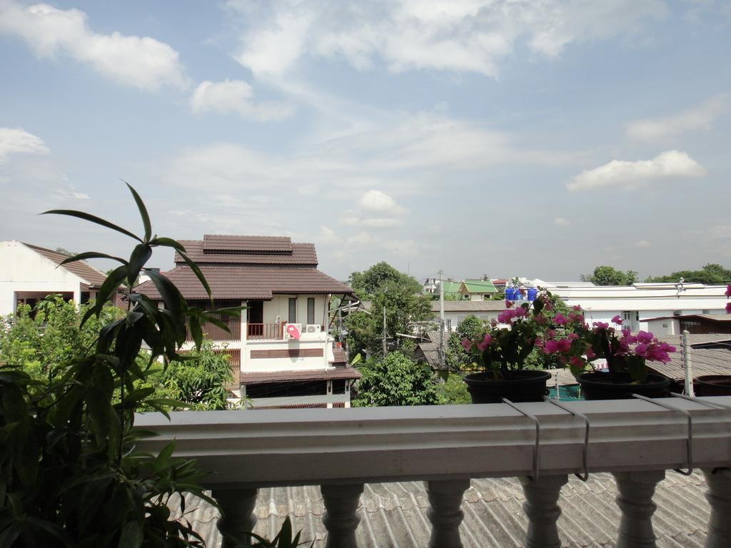 The Red Hibicus Guest House Chiang Mai Eksteriør billede
